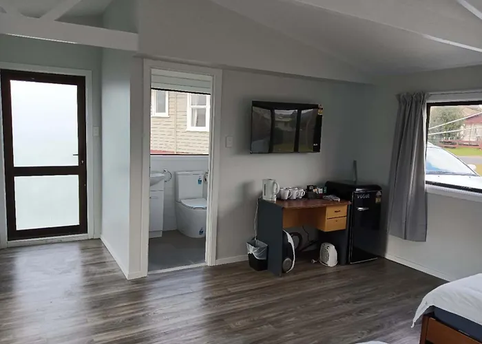 Chalet 4 Double And 2 Sofa Bed B