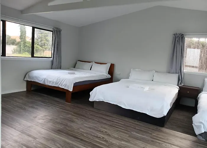 4 Double And 2 Sofa Bed B Chalet