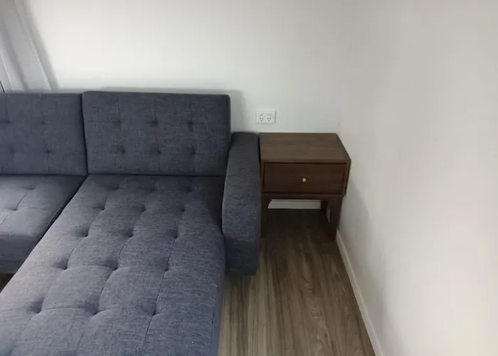 4 Double And 2 Sofa Bed B Chalet