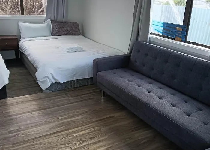 4 Double And 2 Sofa Bed B Rotorua