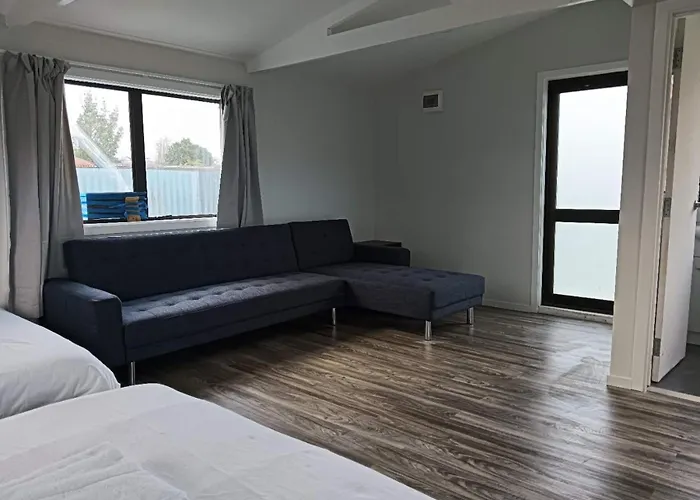 Chalet 4 Double And 2 Sofa Bed B *
