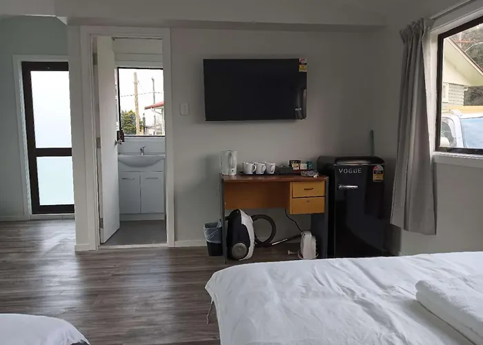 4 Double And 2 Sofa Bed B Chalet